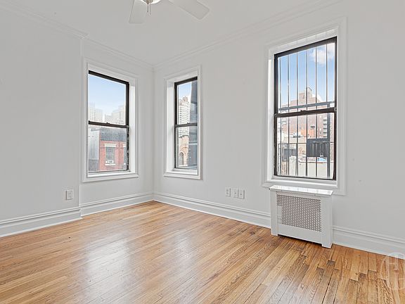 4th image of 300 E 76th St APT D2