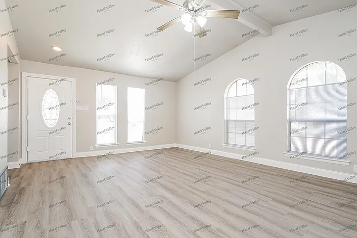3 bed, 2.0 bath, 1479 sqft, $2,050 — Photo 3