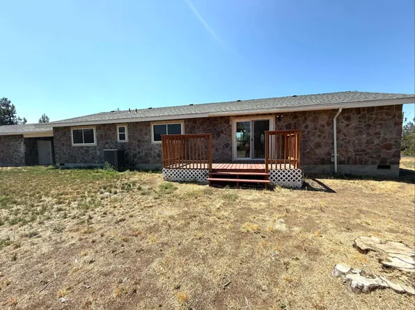 3890 NW 25th St, Redmond, OR 97756