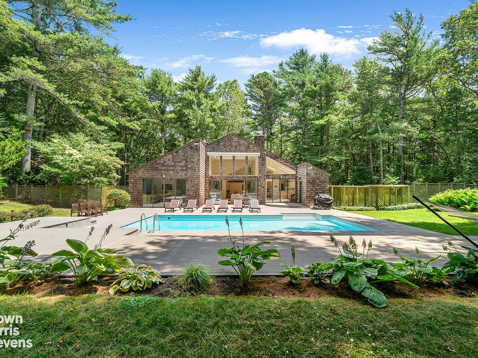Serene in East Hampton — Photo 1