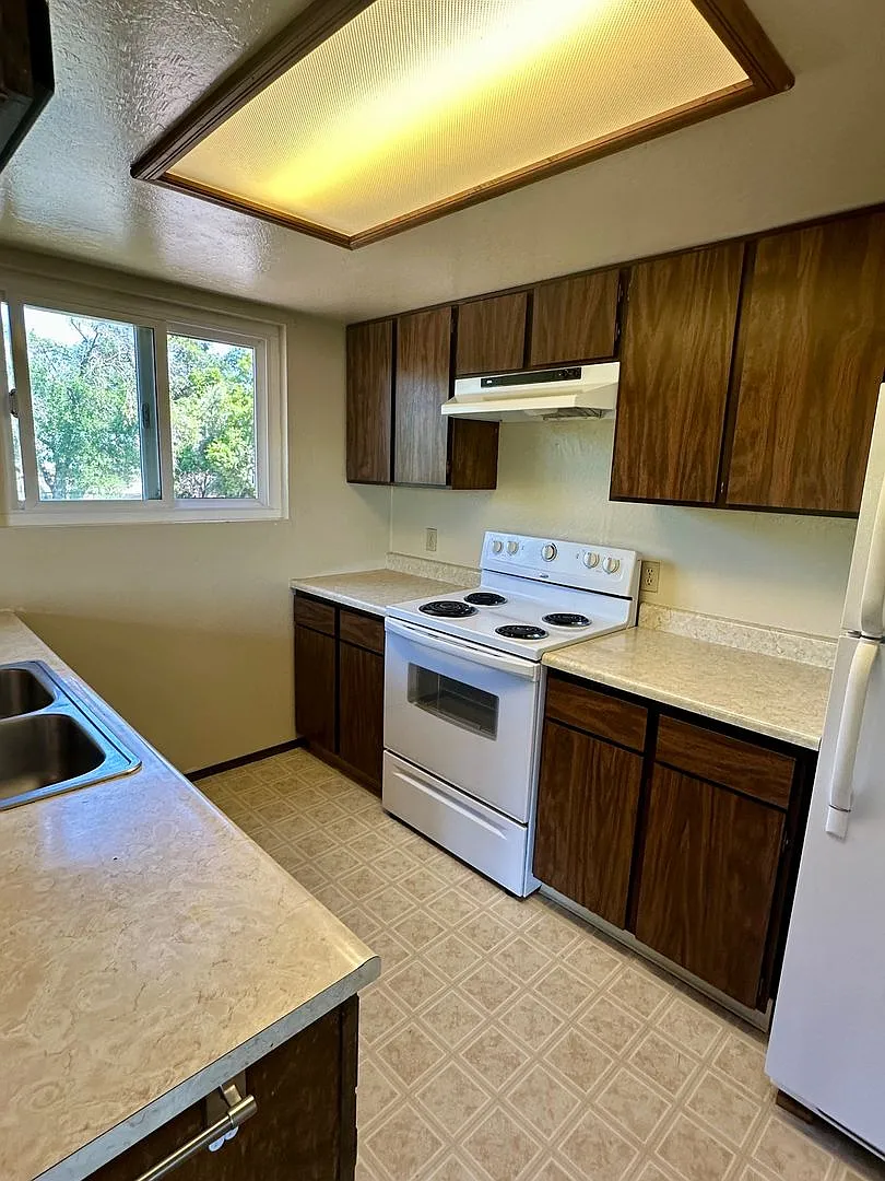 320 Vine St. — Photo 2