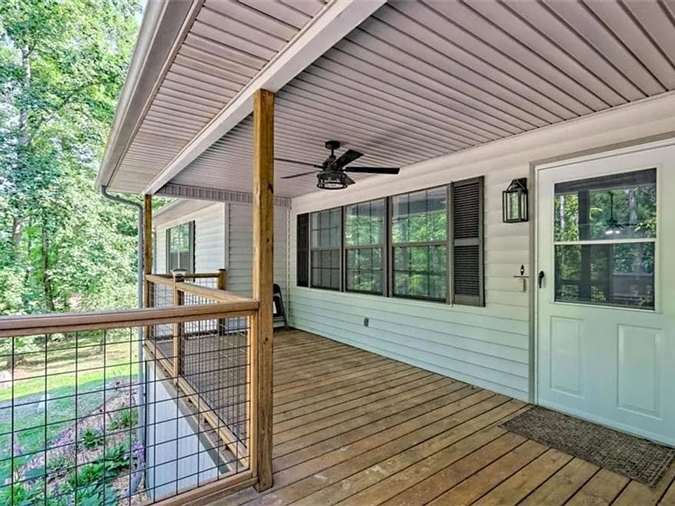 28 Coon Tail Rd