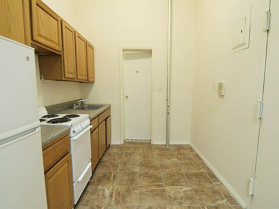 3rd image of 342 E 9th St APT C