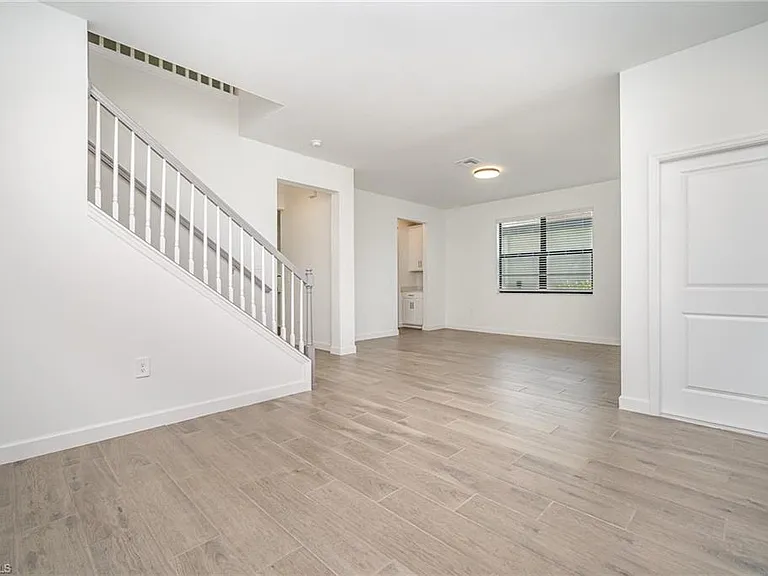 10849 Timber Creek Dr — Photo 3