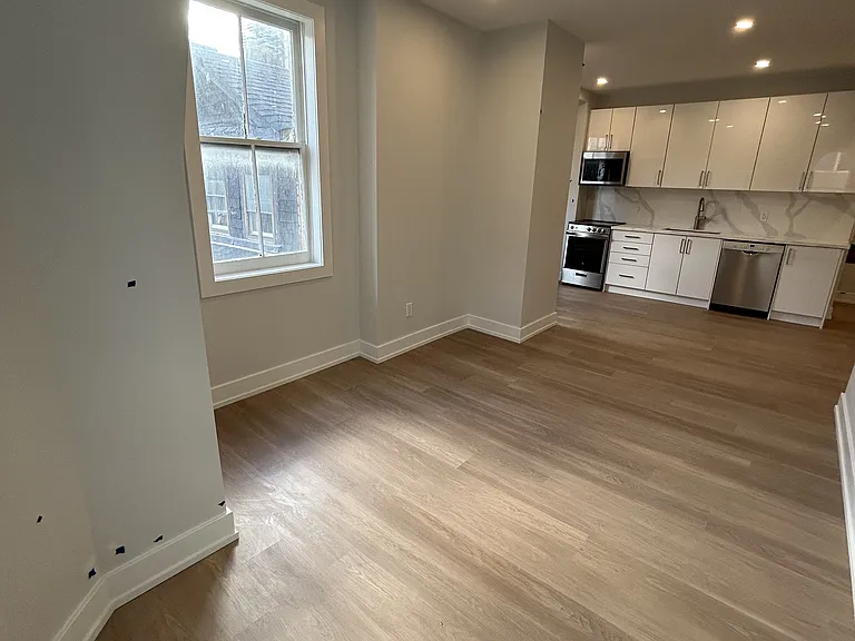 592 Church St #10 — Photo 19