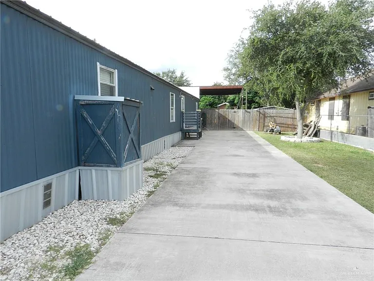 1718 E Juarez Ave NE — Photo 6