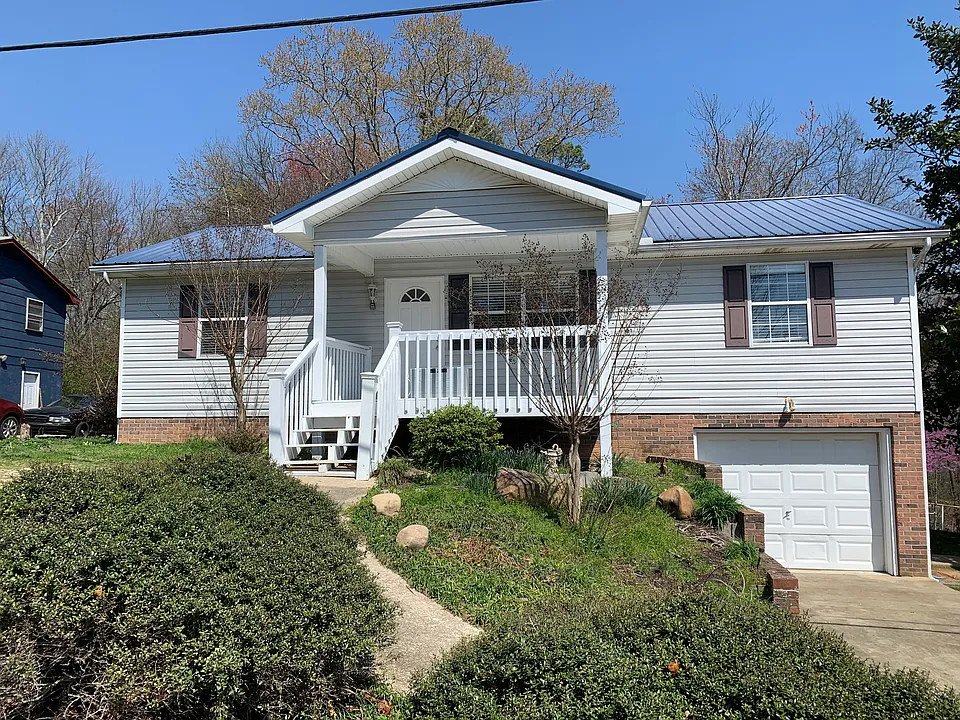 3470 Timber Hill Dr SE