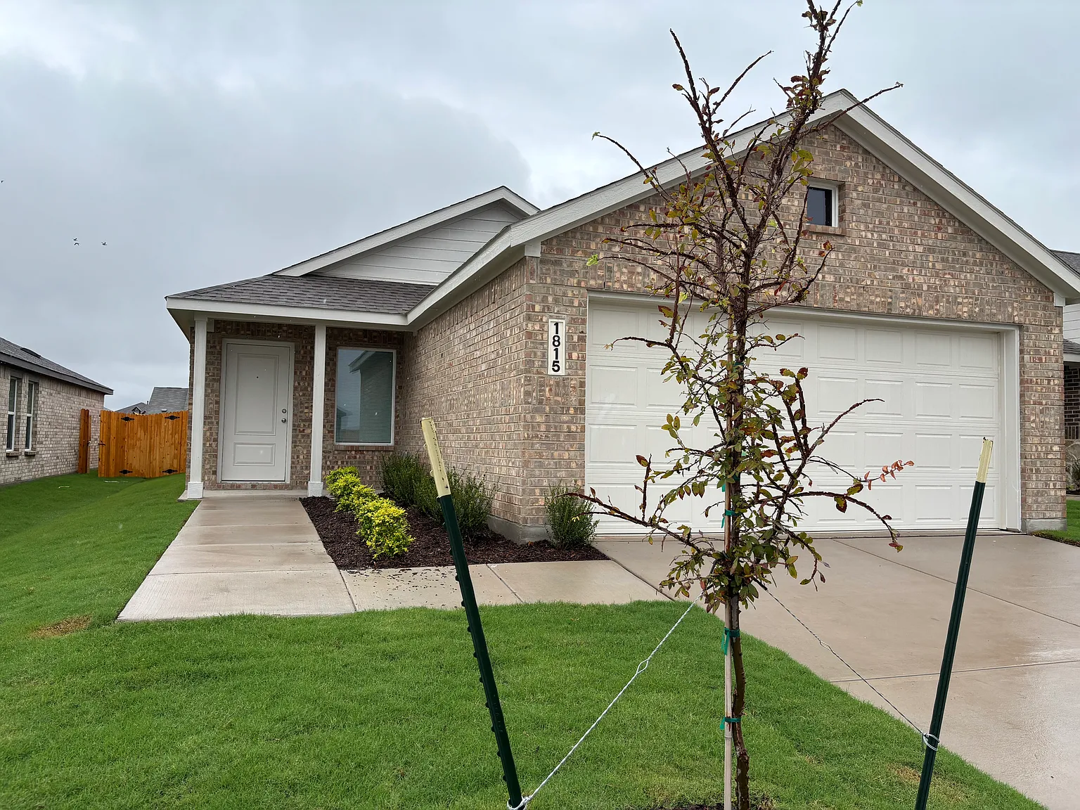 3 bed, 1311 sqft, $2,200 — Photo 2