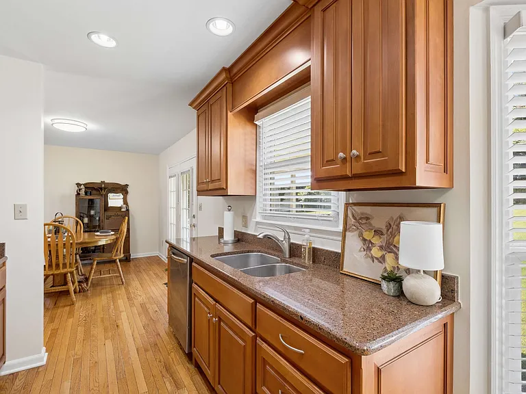 504 Riverview Dr — Photo 20
