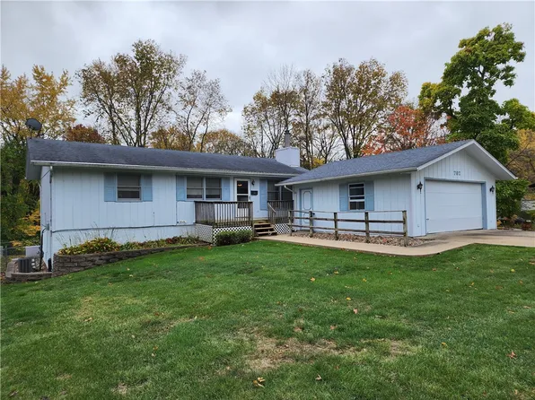 702 E Competine St, Knoxville, IA 50138