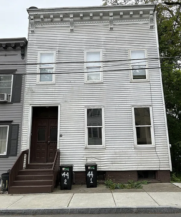 44 Osborne St #1