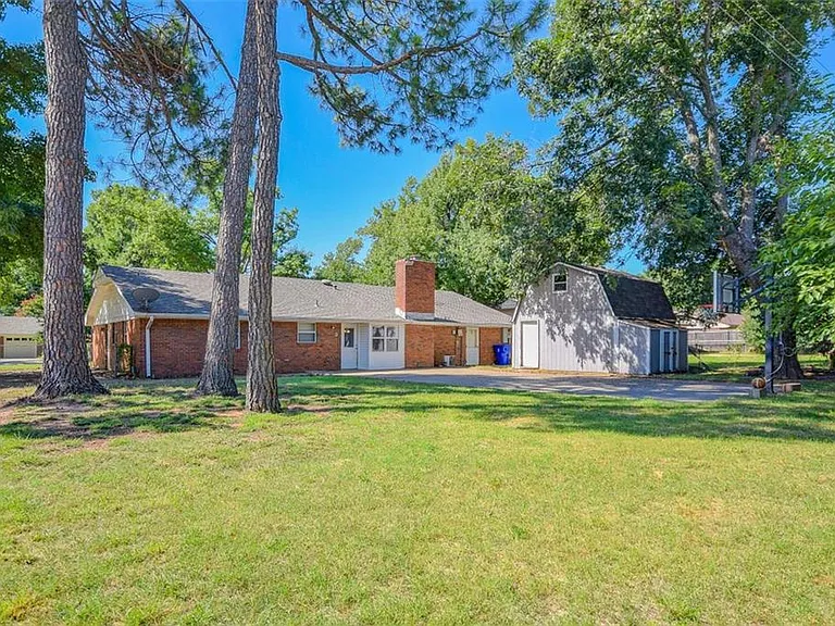 1515 Vine St — Photo 2