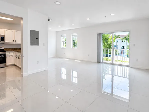 8800 NW 97th Ave APT 207, Doral, FL 33178