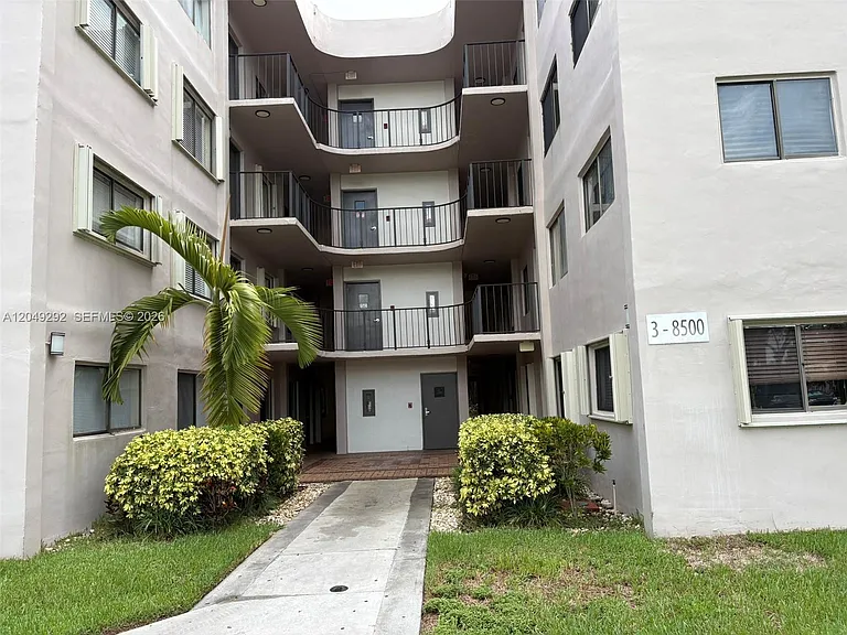 8500 SW 133rd Avenue Rd #422 — Photo 1