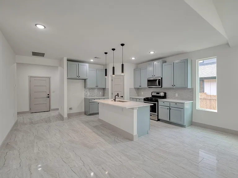202 Washington St — Photo 7