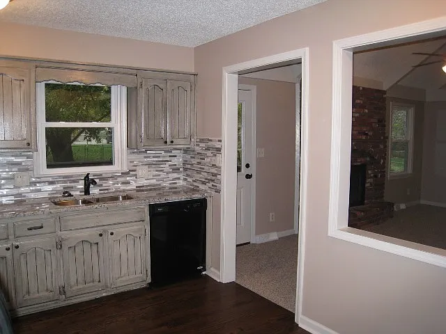 9609 N Charlotte St — Photo 7