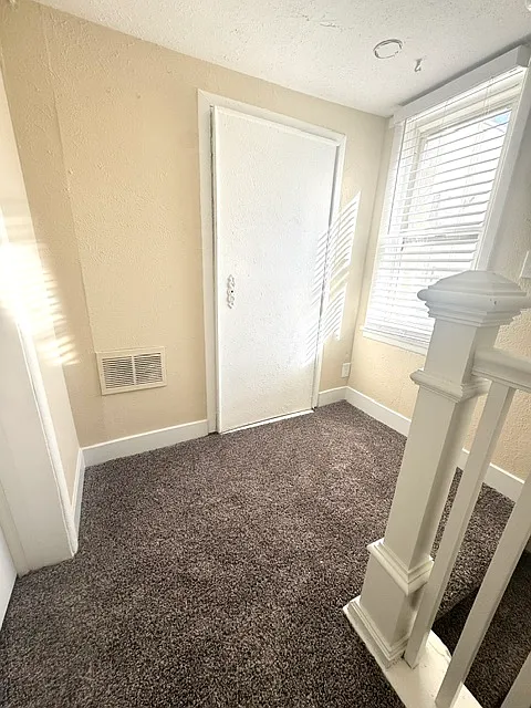 3 bed, 1400 sqft, $2,400 — Photo 3