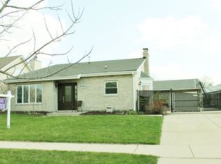 709 Rockhurst Rd, Bolingbrook, IL 60440