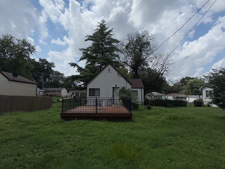 3038 W Tennyson Ave