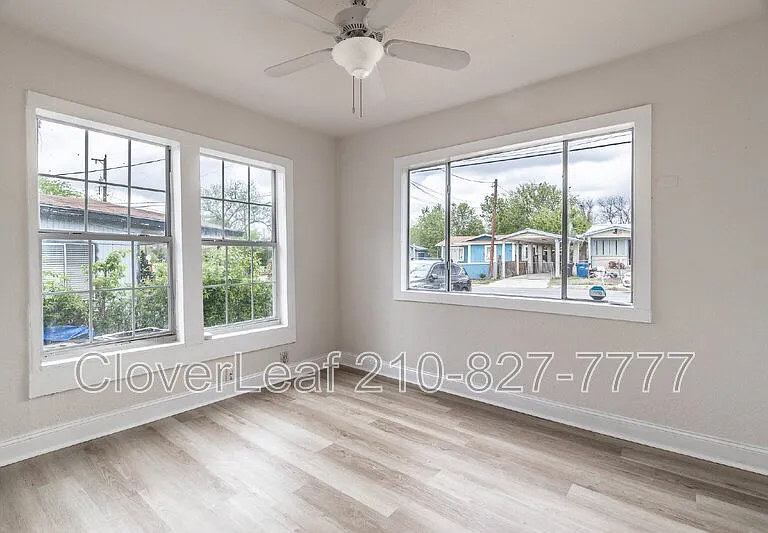 230 Paramount Ave — Photo 8