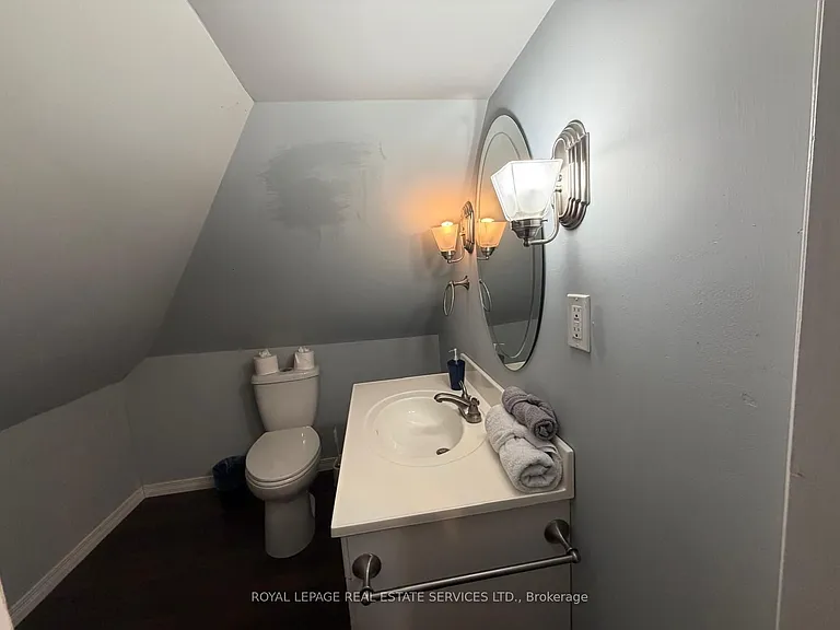 100 Essa Rd #UPPER LEVEL — Photo 24