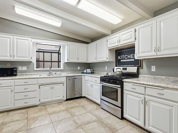 2nd image of 7225 Ticonderoga Rd NE