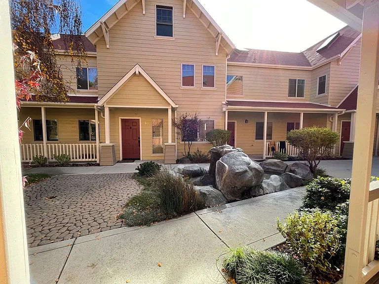626 Broad St — Photo 10