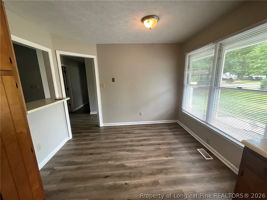 3 bed, 2.0 bath, 1092 sqft, $1,400 — Photo 3