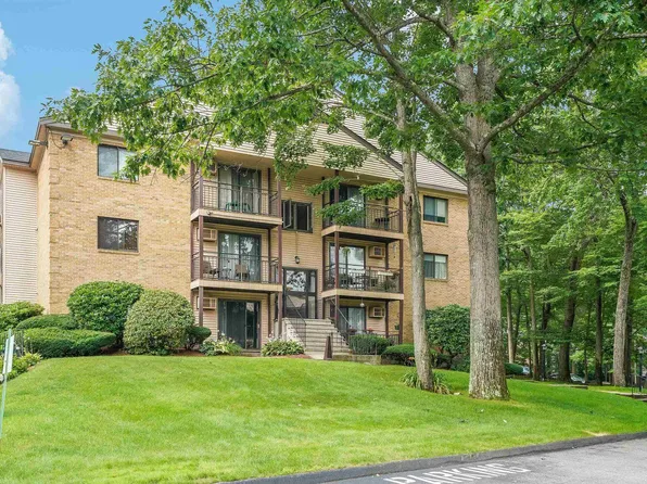 19 Country Club Dr, Manchester, NH 03102