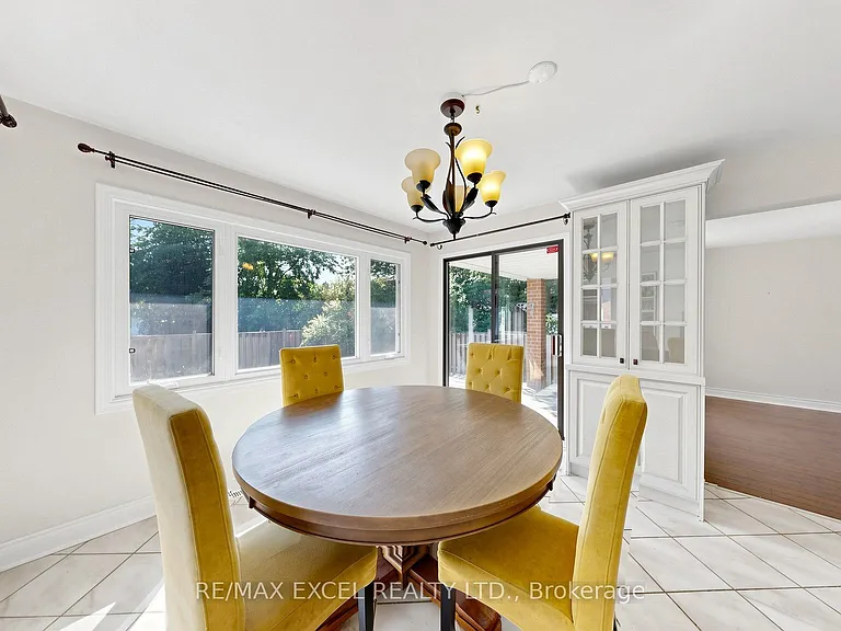 21 Mary Gapper Cres — Photo 17