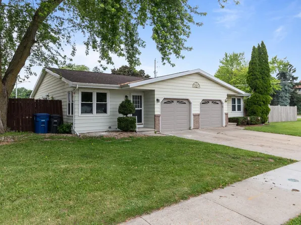 1513 Knapp St, Oshkosh, WI 54902