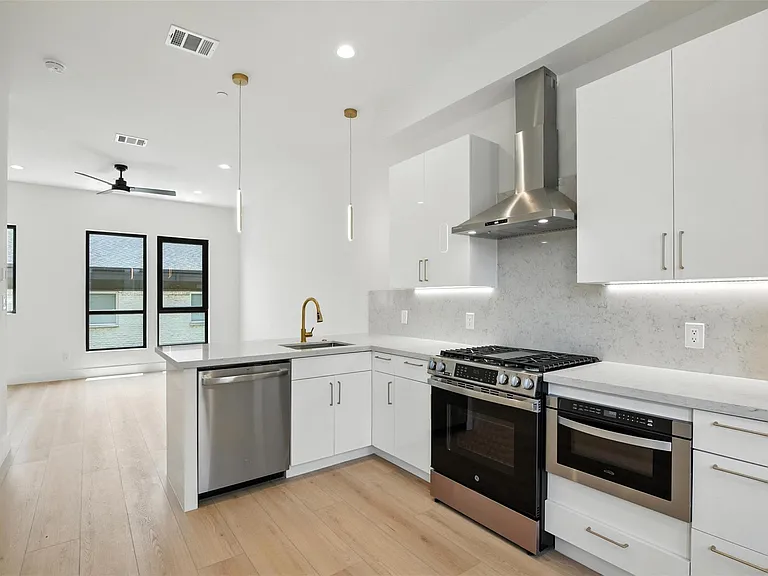 1425 N Garrett Ave #106 — Photo 6