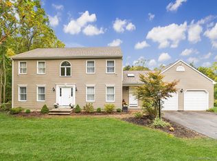 115 Meadowood Dr, Middletown, CT 06457