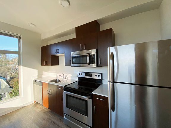 4th image of 1113 E John St #307