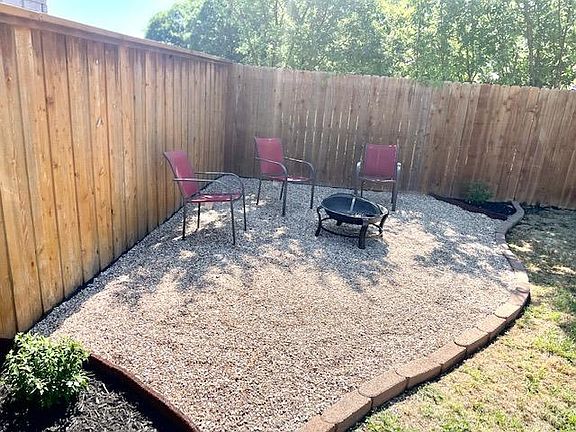 4th image of 2805 Lake Park Dr