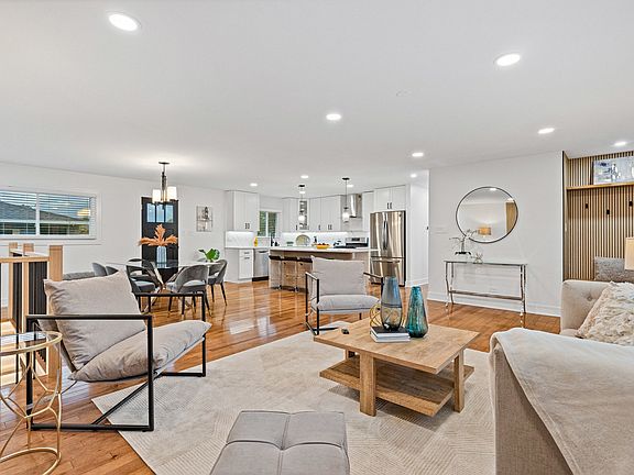3rd image of 543 Victoria Ln