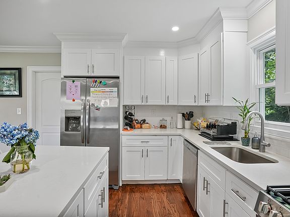 5th image of 75 Hemlock Street