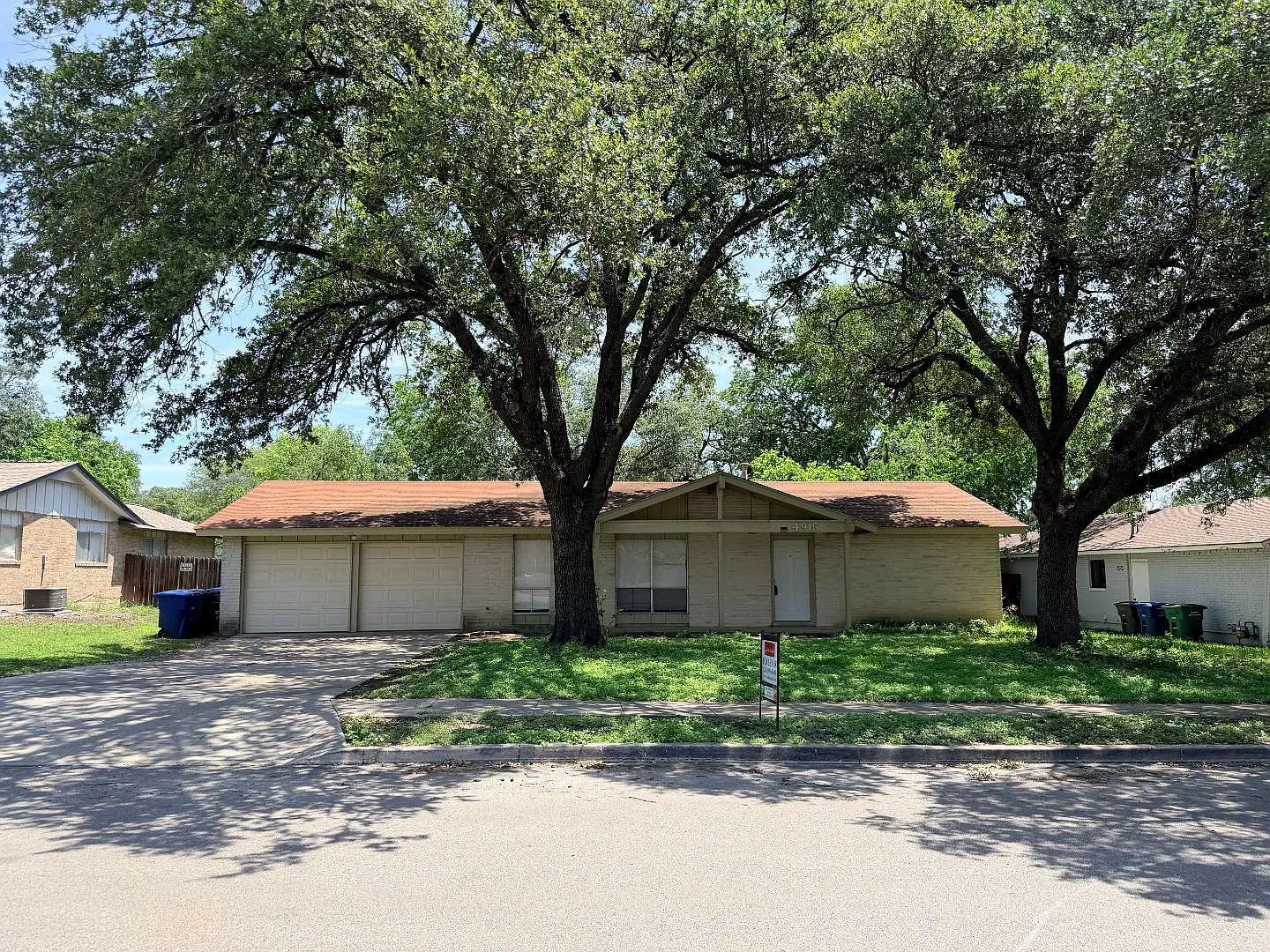 4915 Sierra Madre — Photo 1