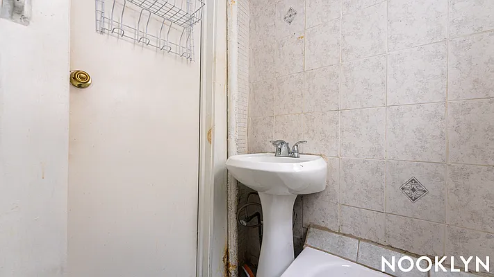 Rented by Nooklyn NYC LLC | media 23