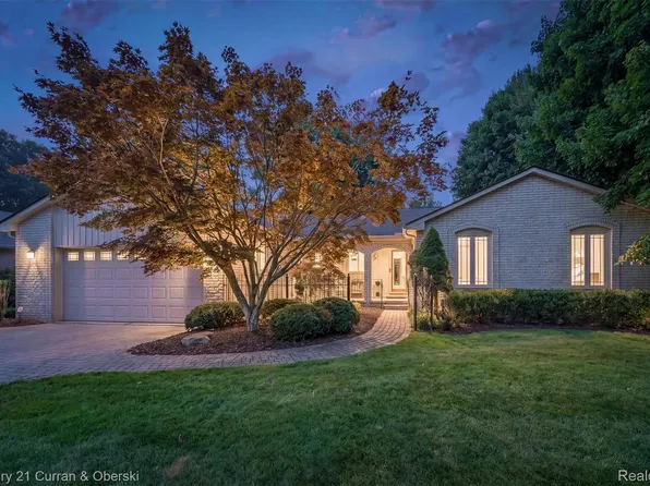 15389 Lakeside St, Plymouth, MI 48170