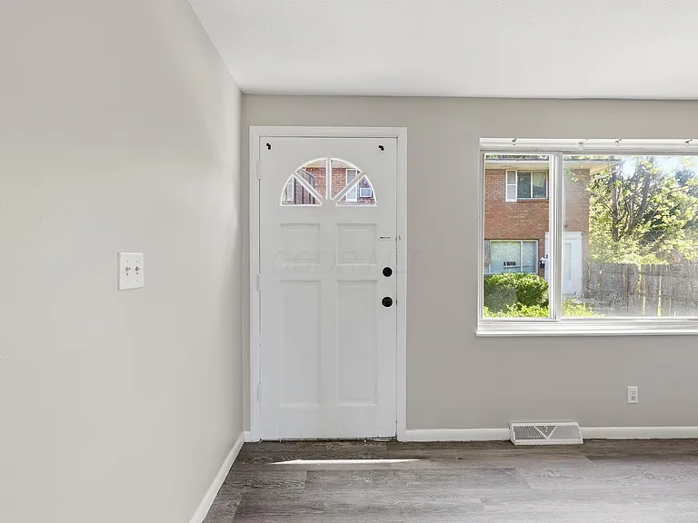 1759 Lonsdale Rd #B — Photo 5