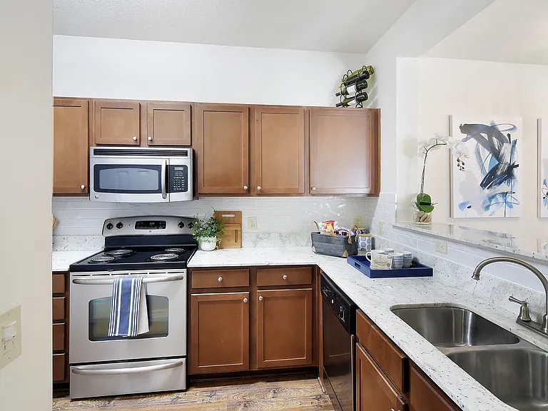 Landing at Willow Bayou Apartment Homes — Photo 6