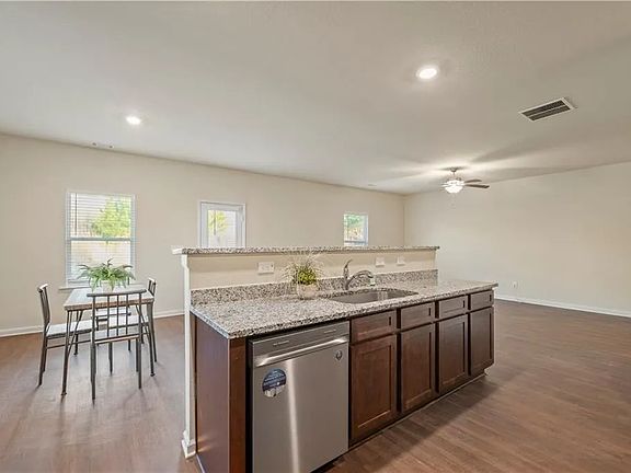 5th image of 929 Independence Ave