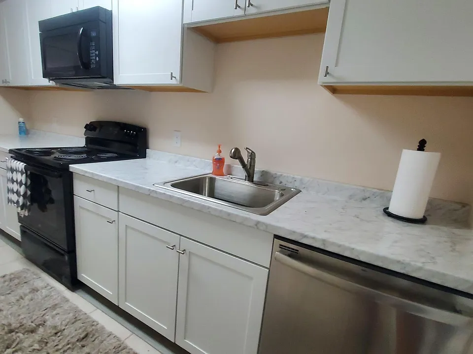 605 Northlake Blvd #7