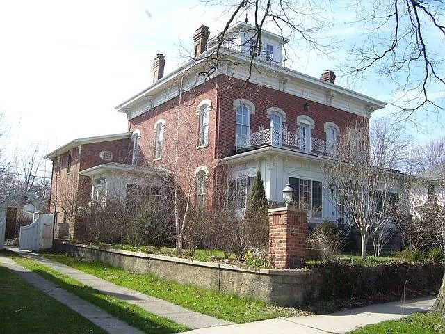 913 N Michigan St photo 1