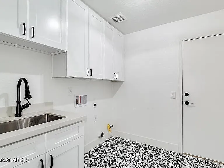 5910 E Woodridge Dr — Photo 17
