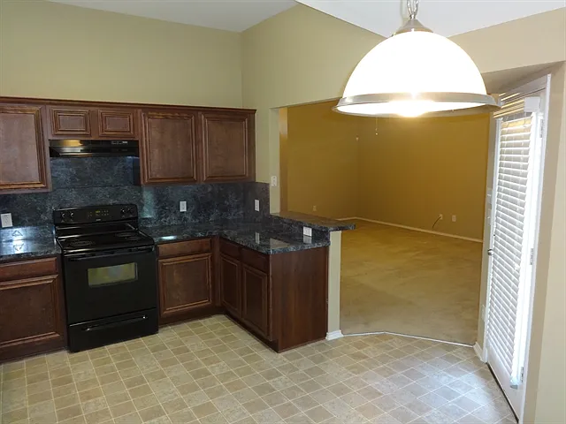 741 Fairview Ave — Photo 3
