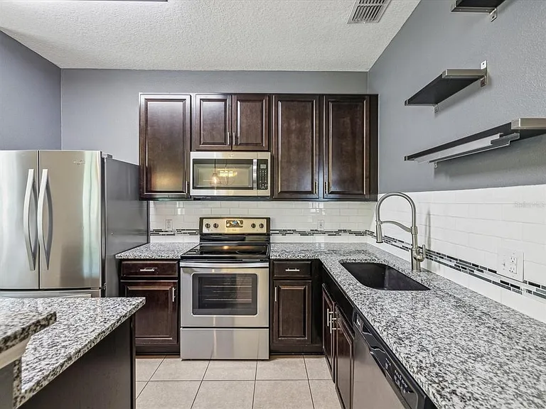 11525 Southern Creek Dr — Photo 18