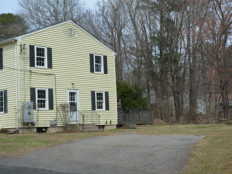 8 Loomis Hts #B — Photo 1