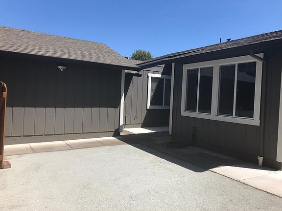 Did I mention low maintence yard